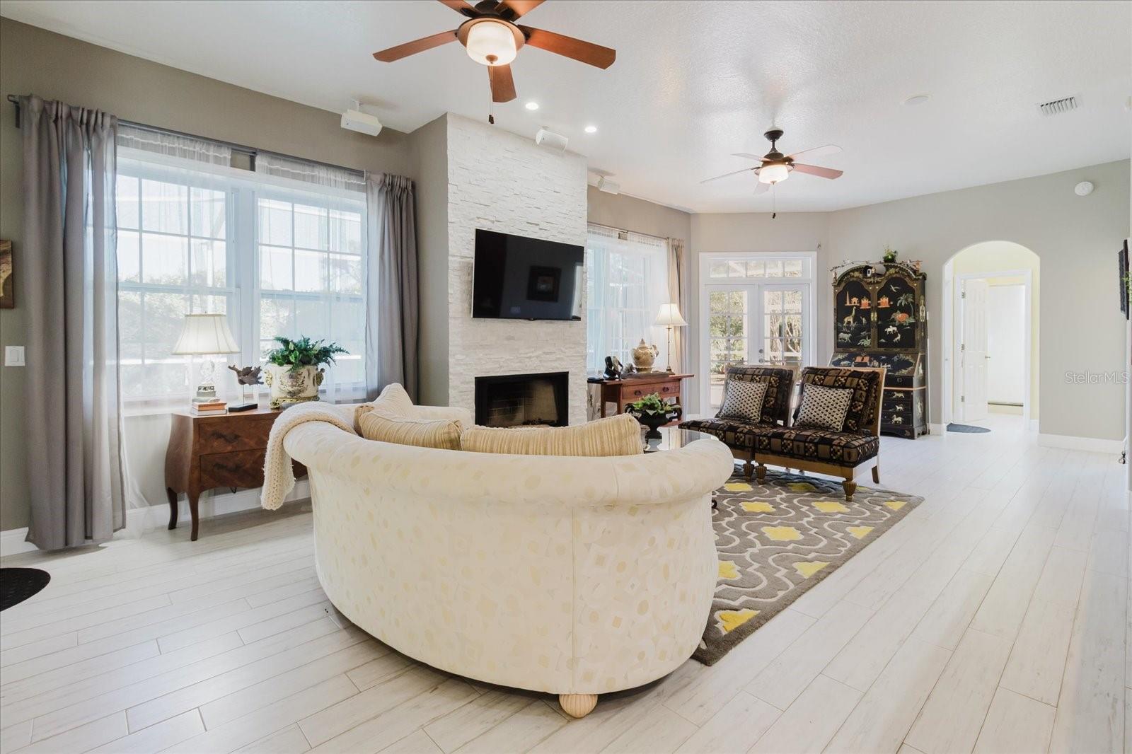 13510 WESTSHIRE DR — photo 20