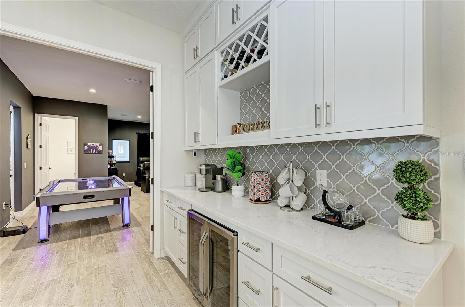 8211 37TH AVENUE CIR W — photo 10
