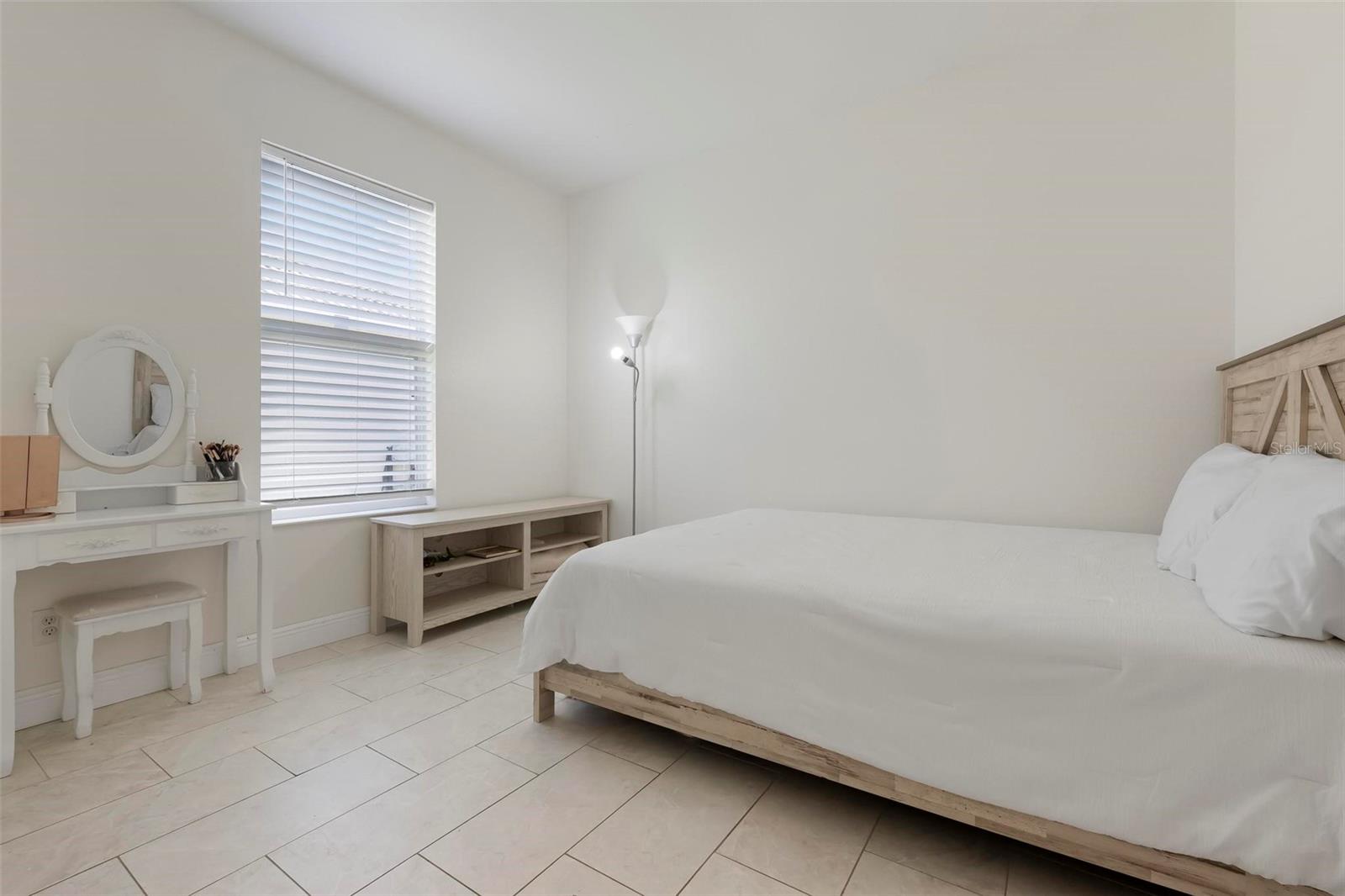 404 GOLDEN HARBOUR TRL — photo 34