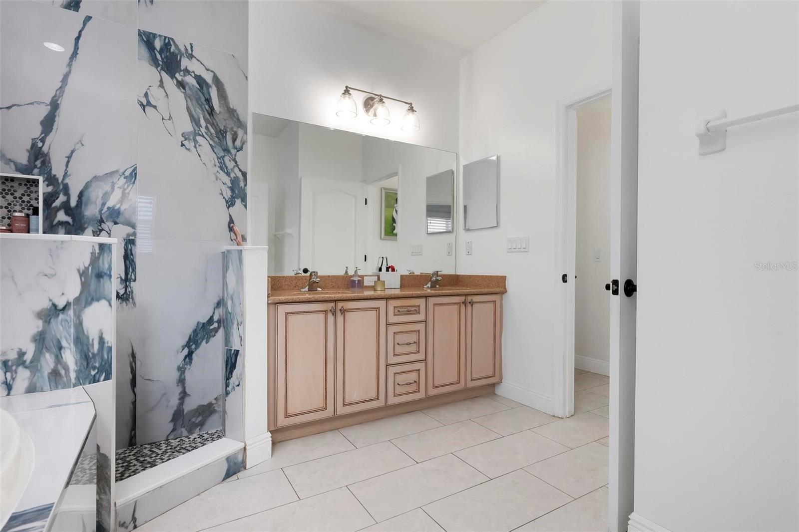 404 GOLDEN HARBOUR TRL — photo 28
