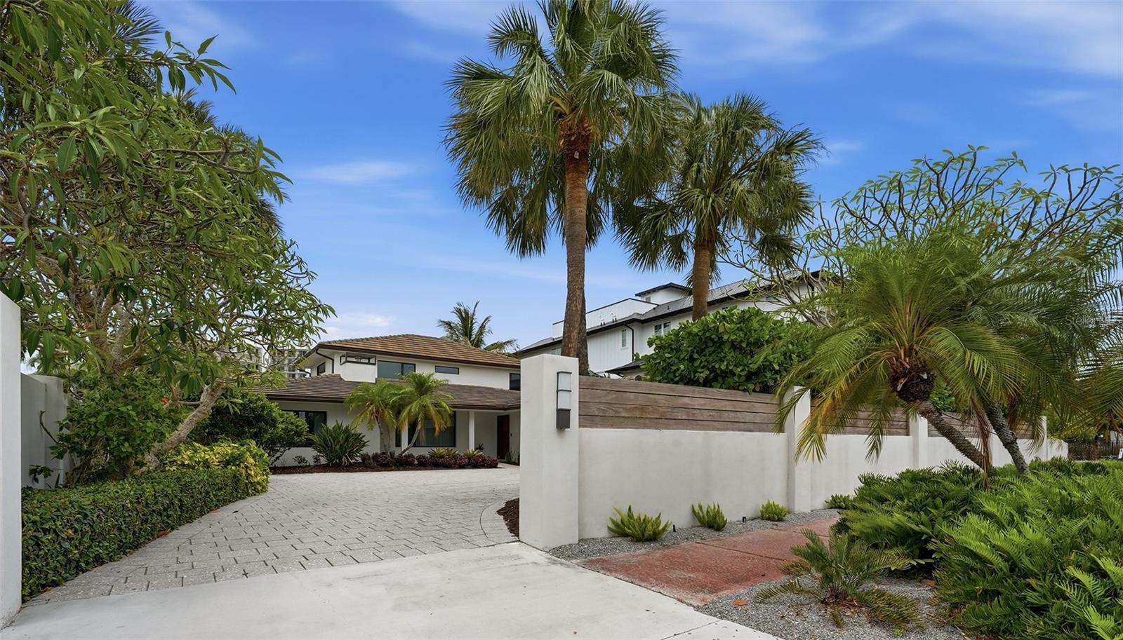541 S WASHINGTON DR — photo 5