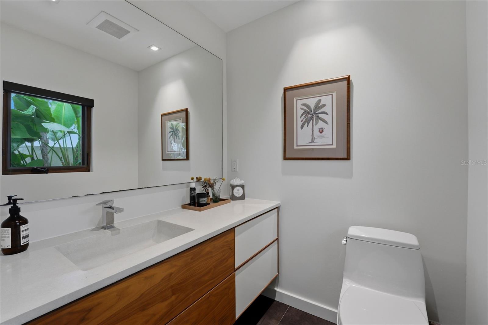 541 S WASHINGTON DR — photo 46
