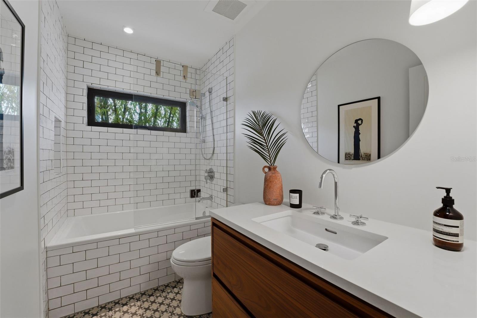 541 S WASHINGTON DR — photo 36