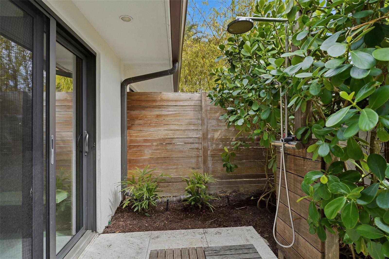 541 S WASHINGTON DR — photo 32