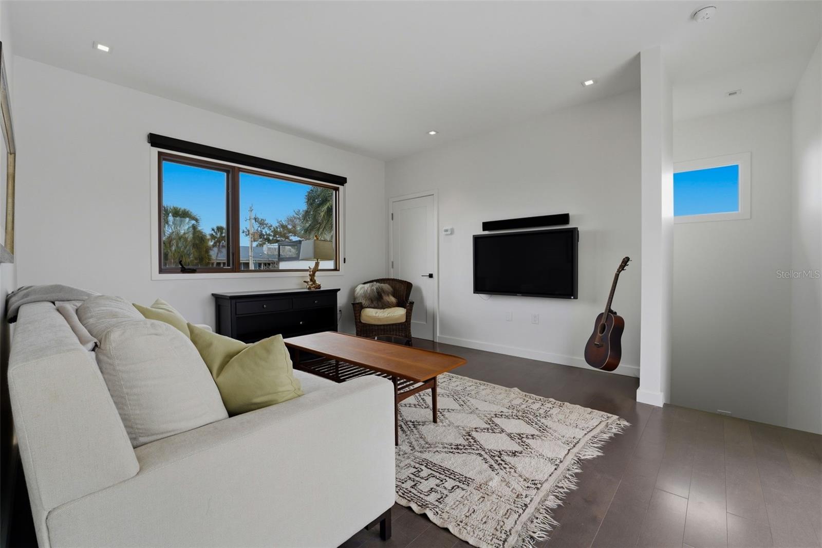 541 S WASHINGTON DR — photo 41