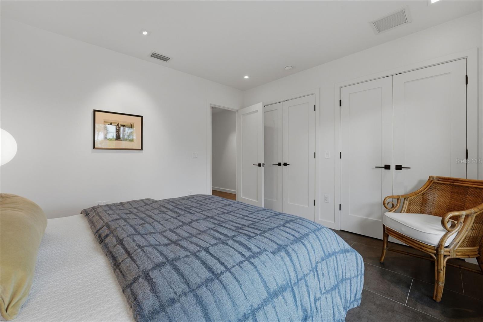 541 S WASHINGTON DR — photo 35