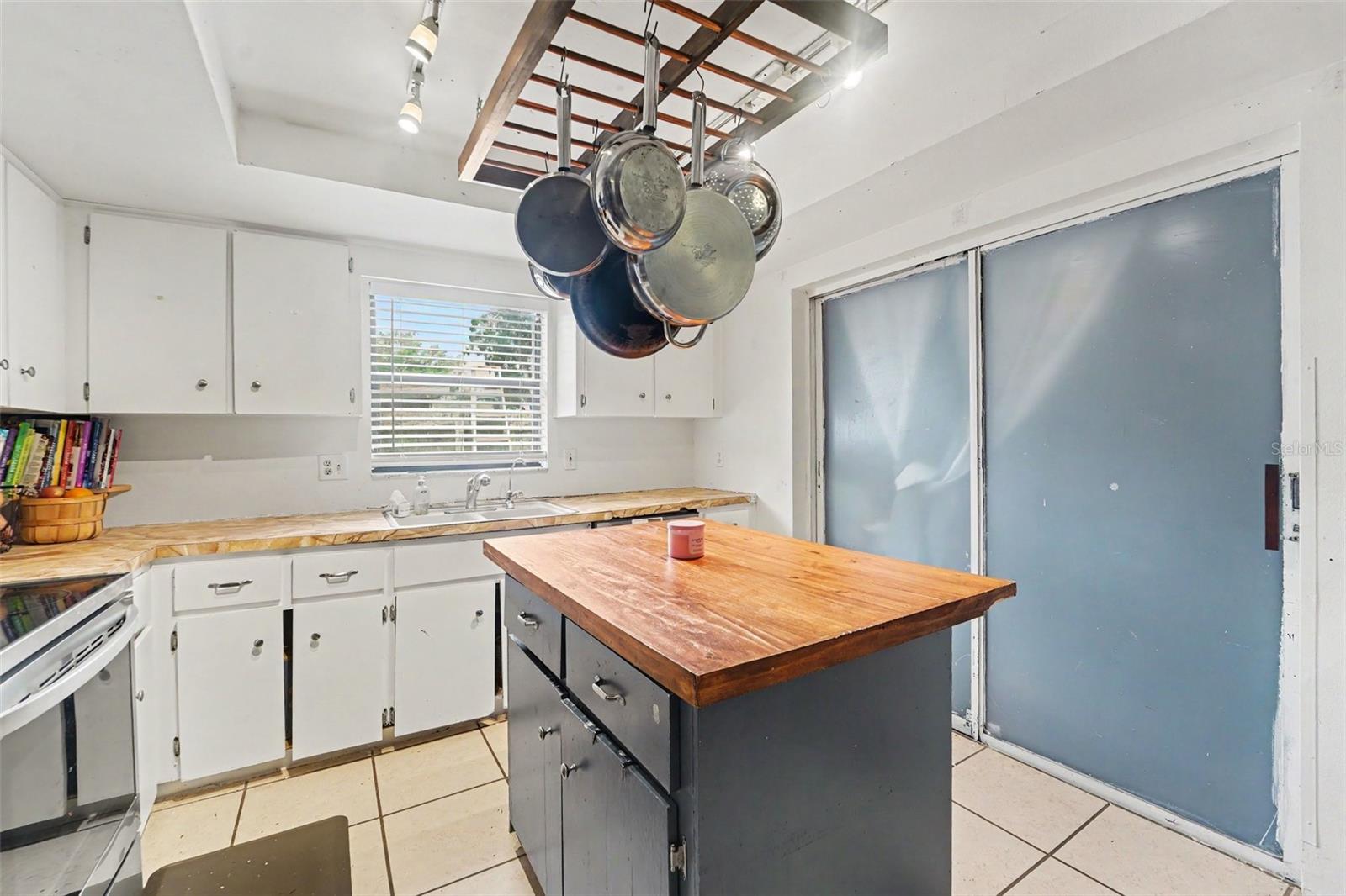 1215 PERSIMMON DR — photo 14