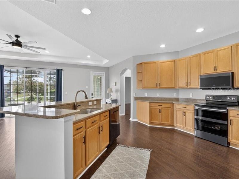 5513 GOLDEN ISLES DR — photo 5