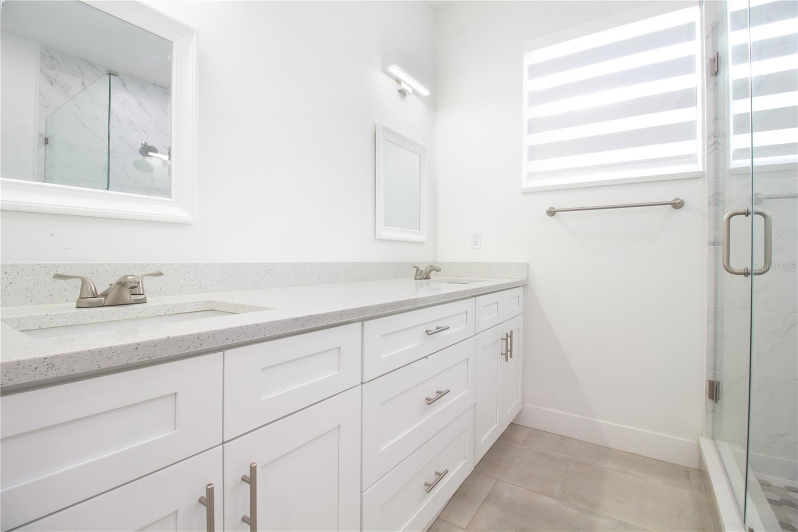 8920 N NEWPORT AVE — photo 19