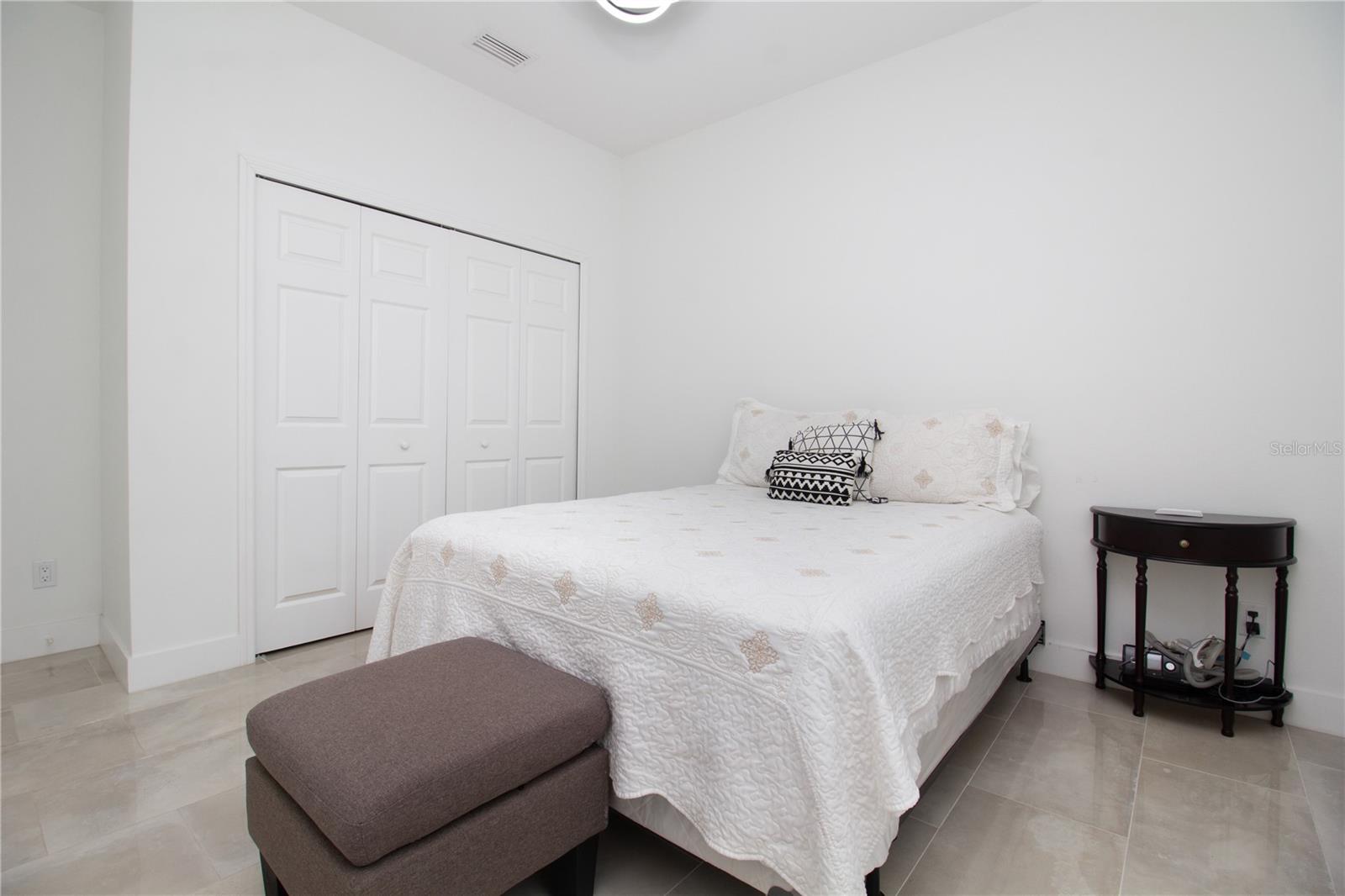 8920 N NEWPORT AVE — photo 40