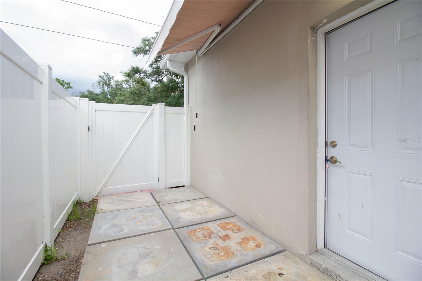 8920 N NEWPORT AVE — photo 32