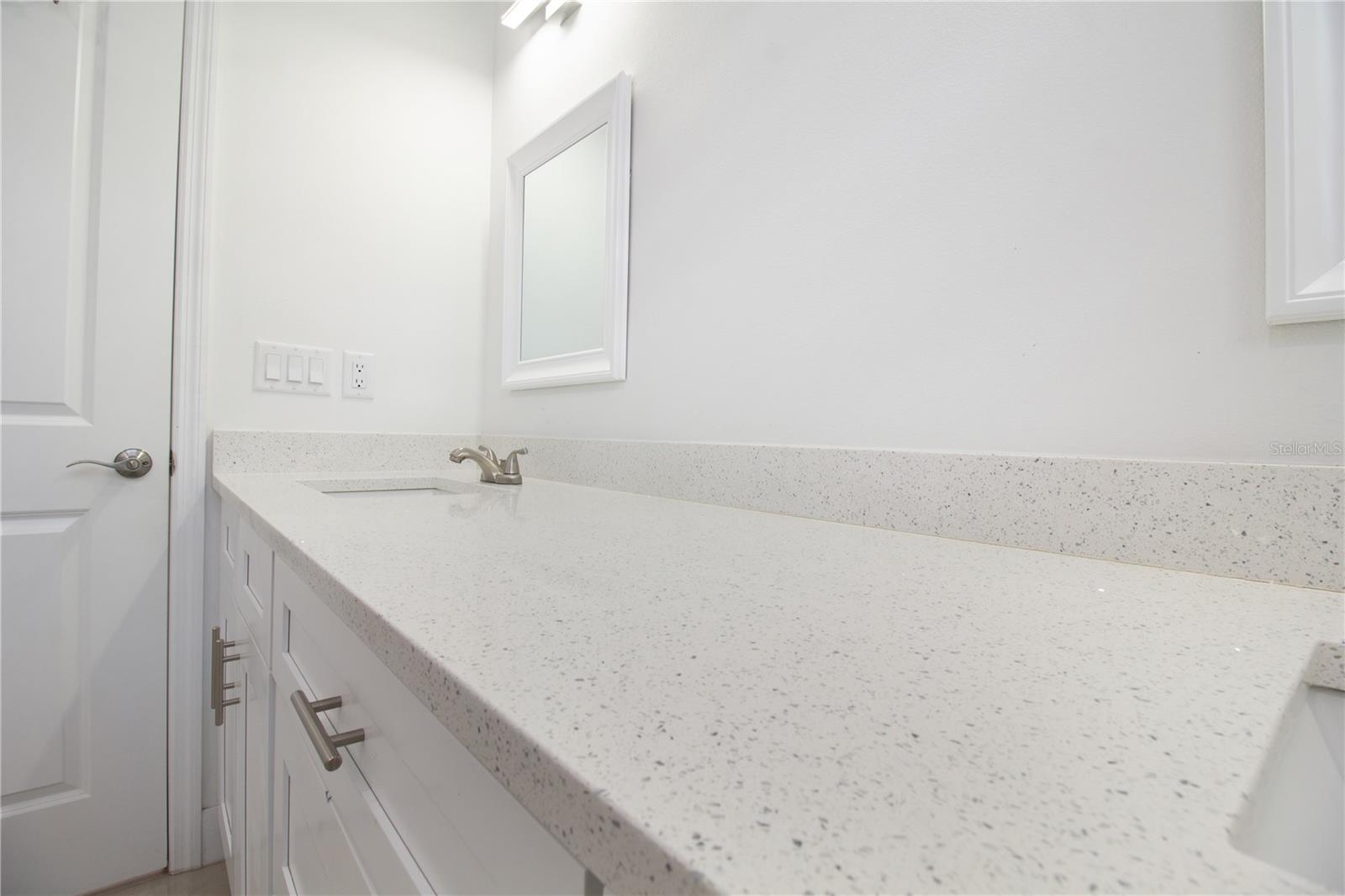8920 N NEWPORT AVE — photo 23