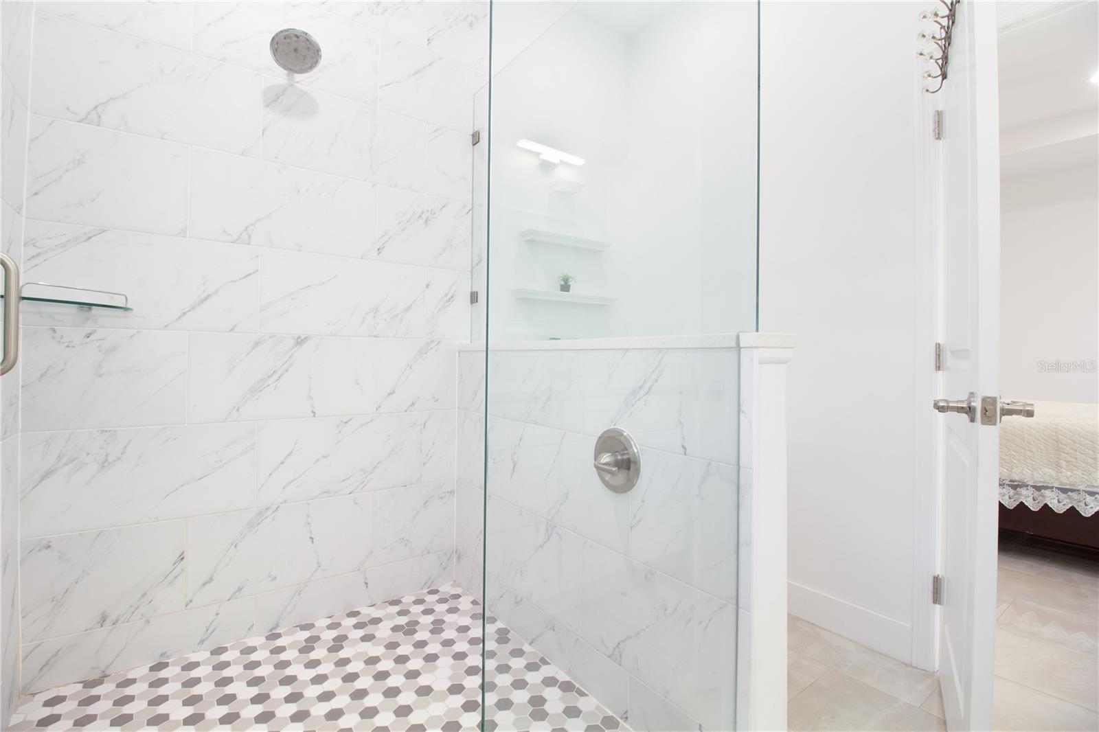 8920 N NEWPORT AVE — photo 22