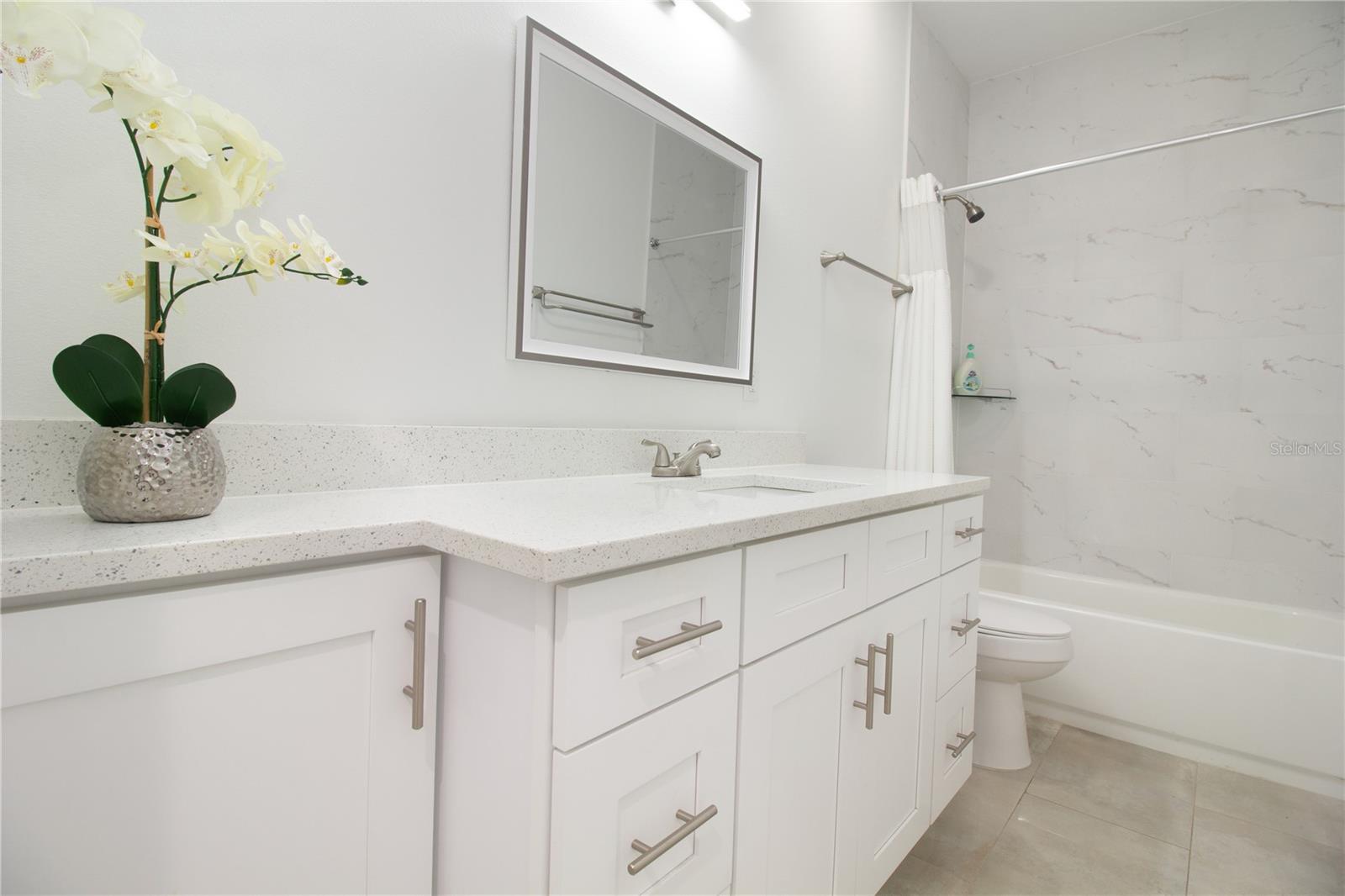 8920 N NEWPORT AVE — photo 20