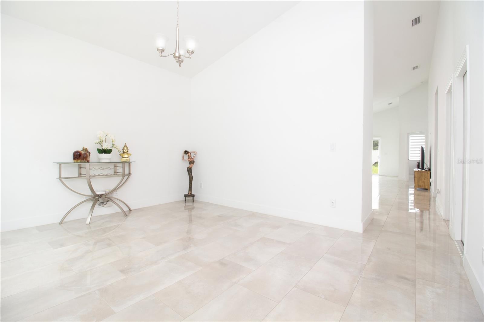 8920 N NEWPORT AVE — photo 5