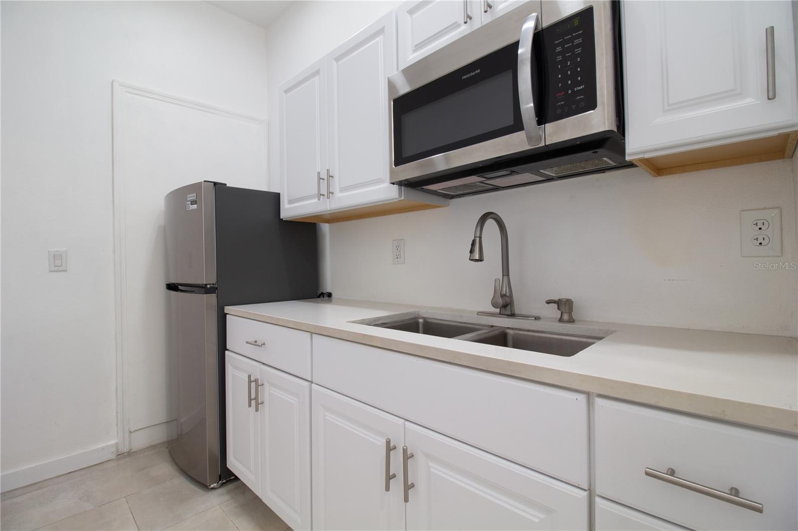 8920 N NEWPORT AVE — photo 36