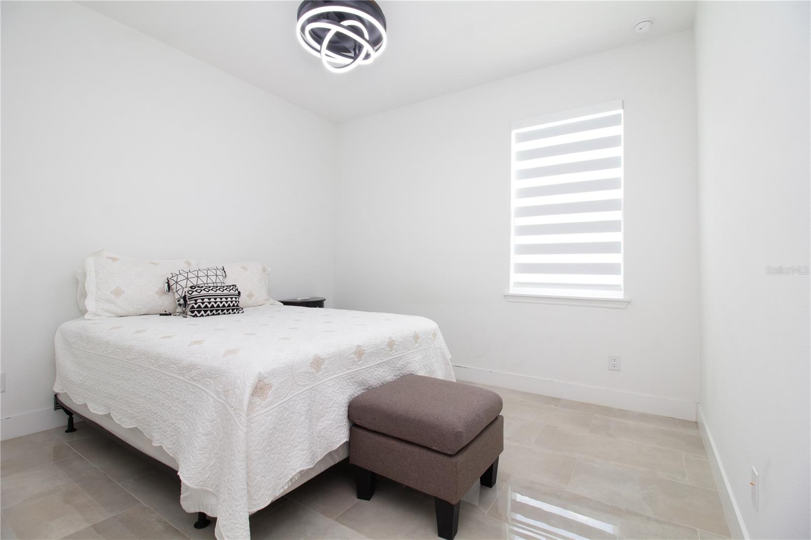 8920 N NEWPORT AVE — photo 27