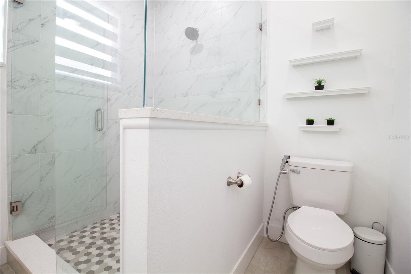 8920 N NEWPORT AVE — photo 18