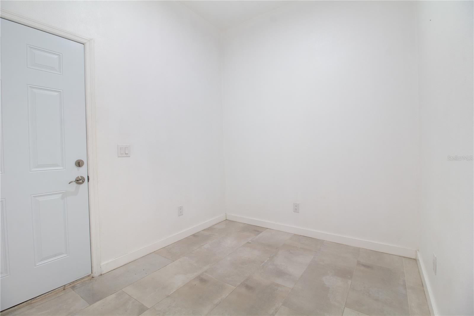 8920 N NEWPORT AVE — photo 37