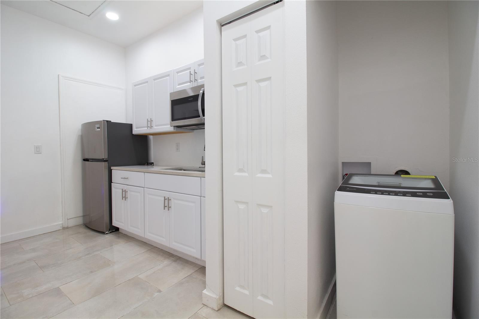8920 N NEWPORT AVE — photo 34