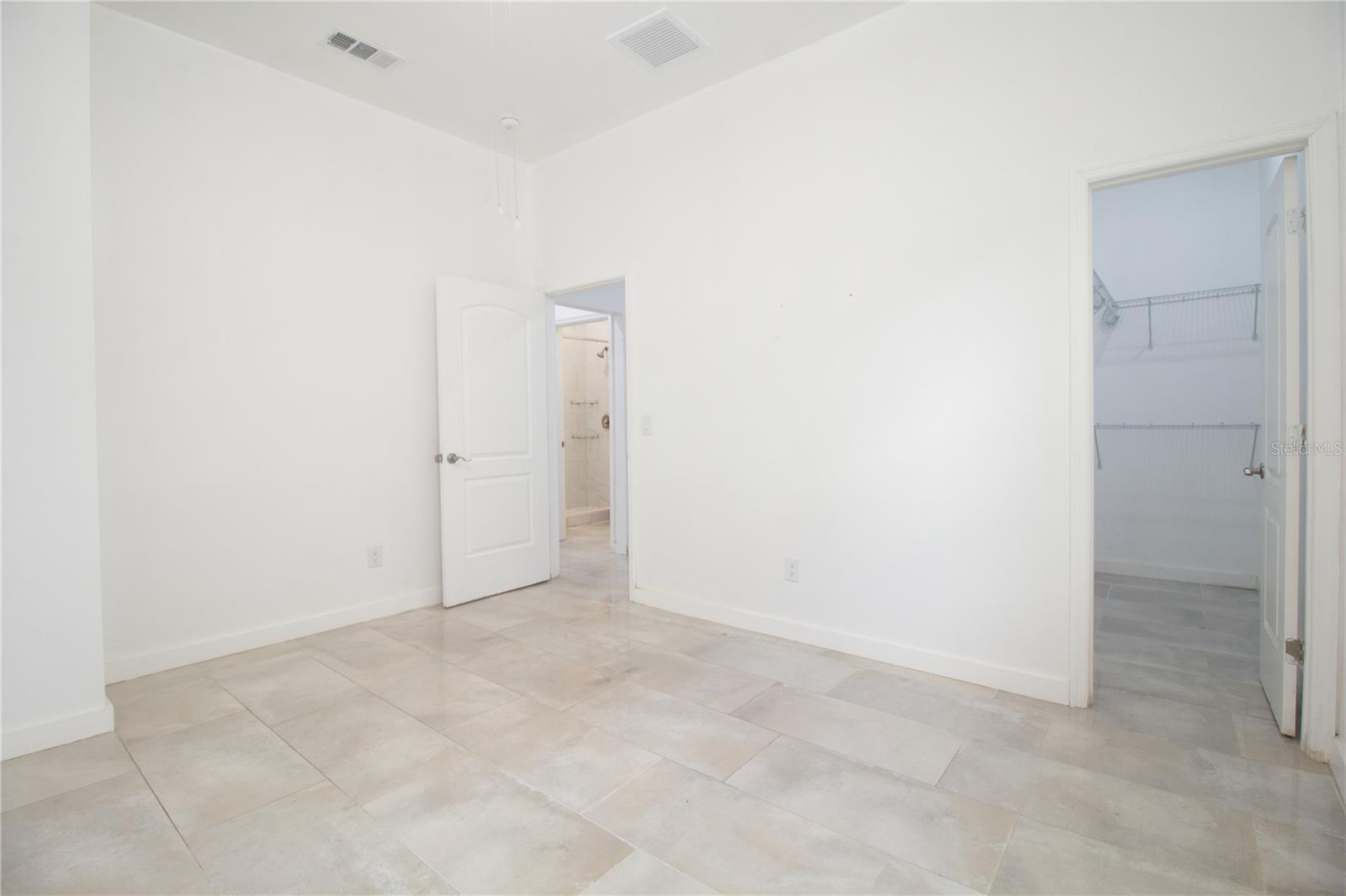 8920 N NEWPORT AVE — photo 38