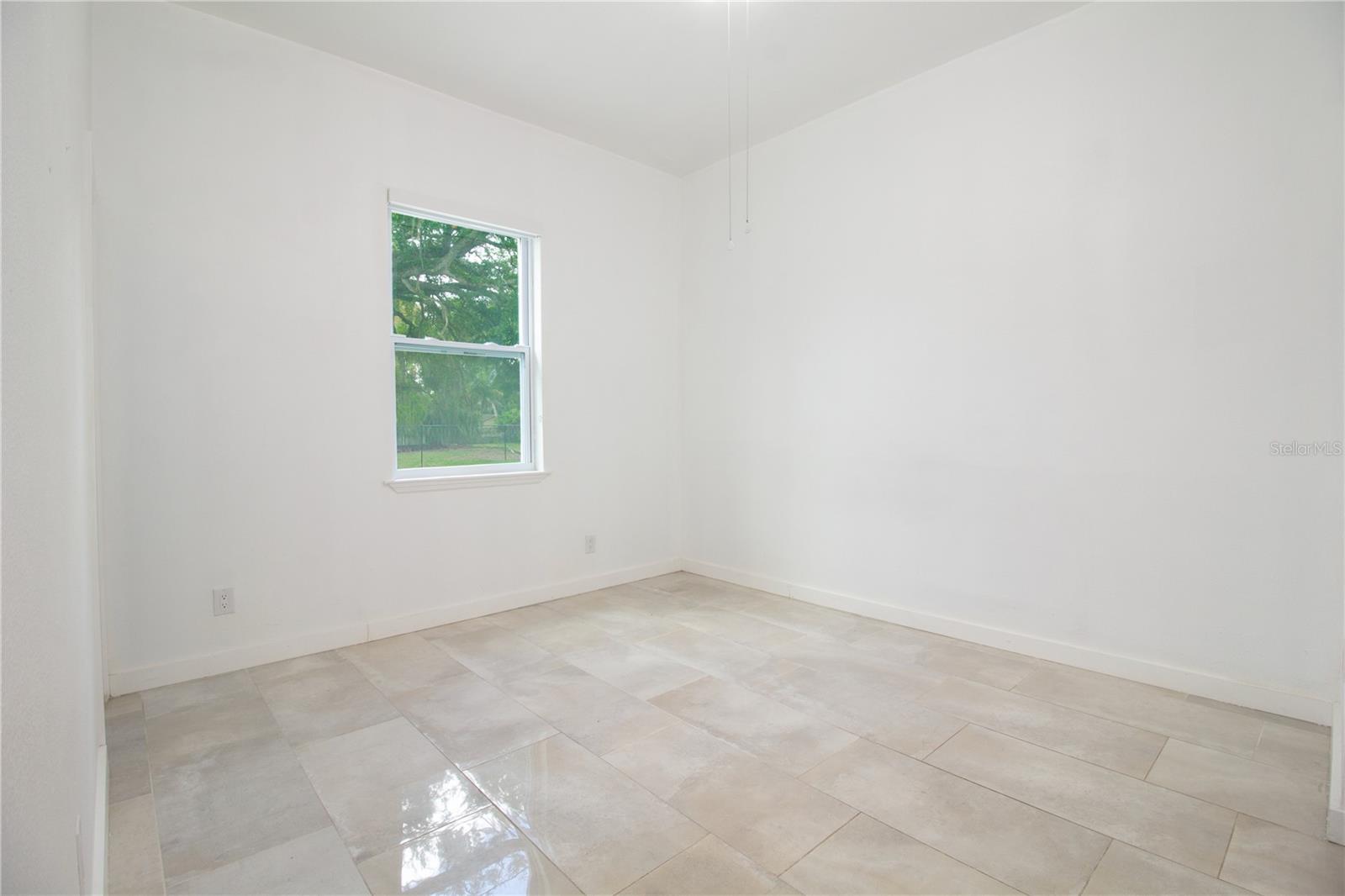 8920 N NEWPORT AVE — photo 28