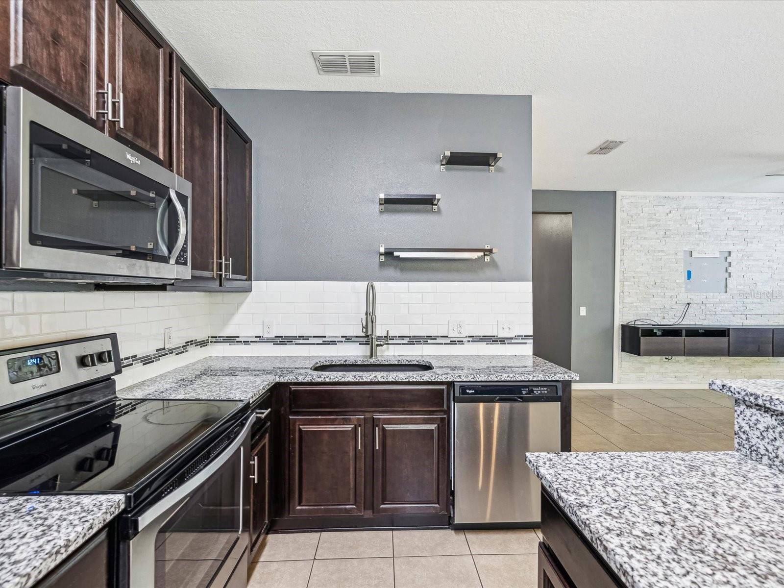 11525 SOUTHERN CREEK DR — photo 17