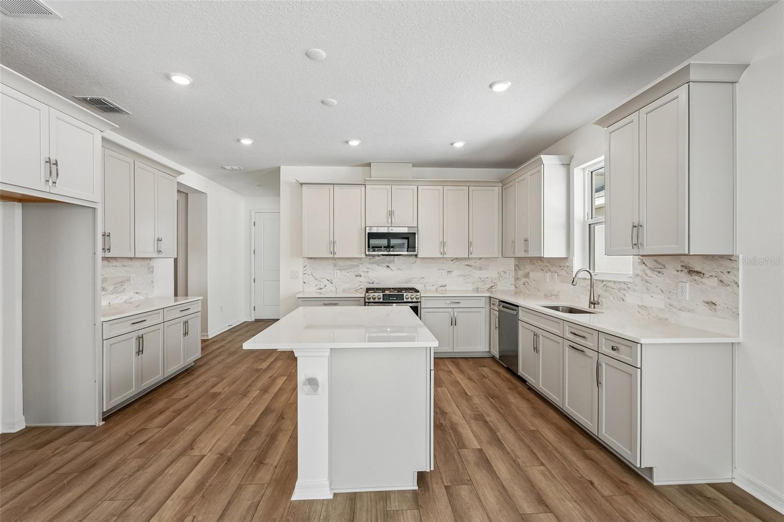 8125 FAIRCHILD AVE — photo 5