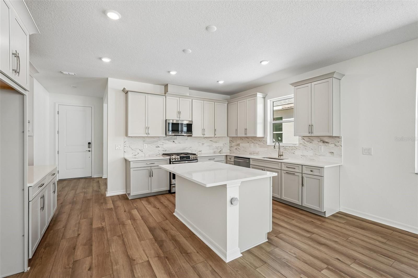 8125 FAIRCHILD AVE — photo 4