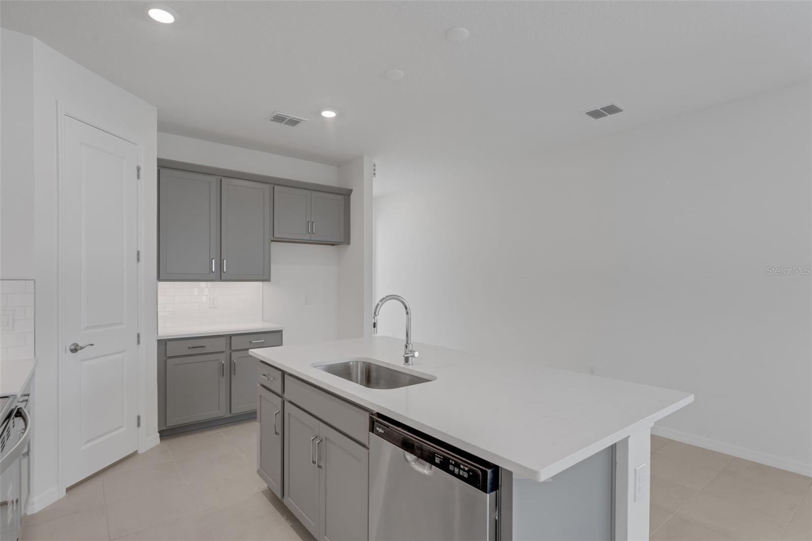 8124 SUNNY POINT TRL — photo 22