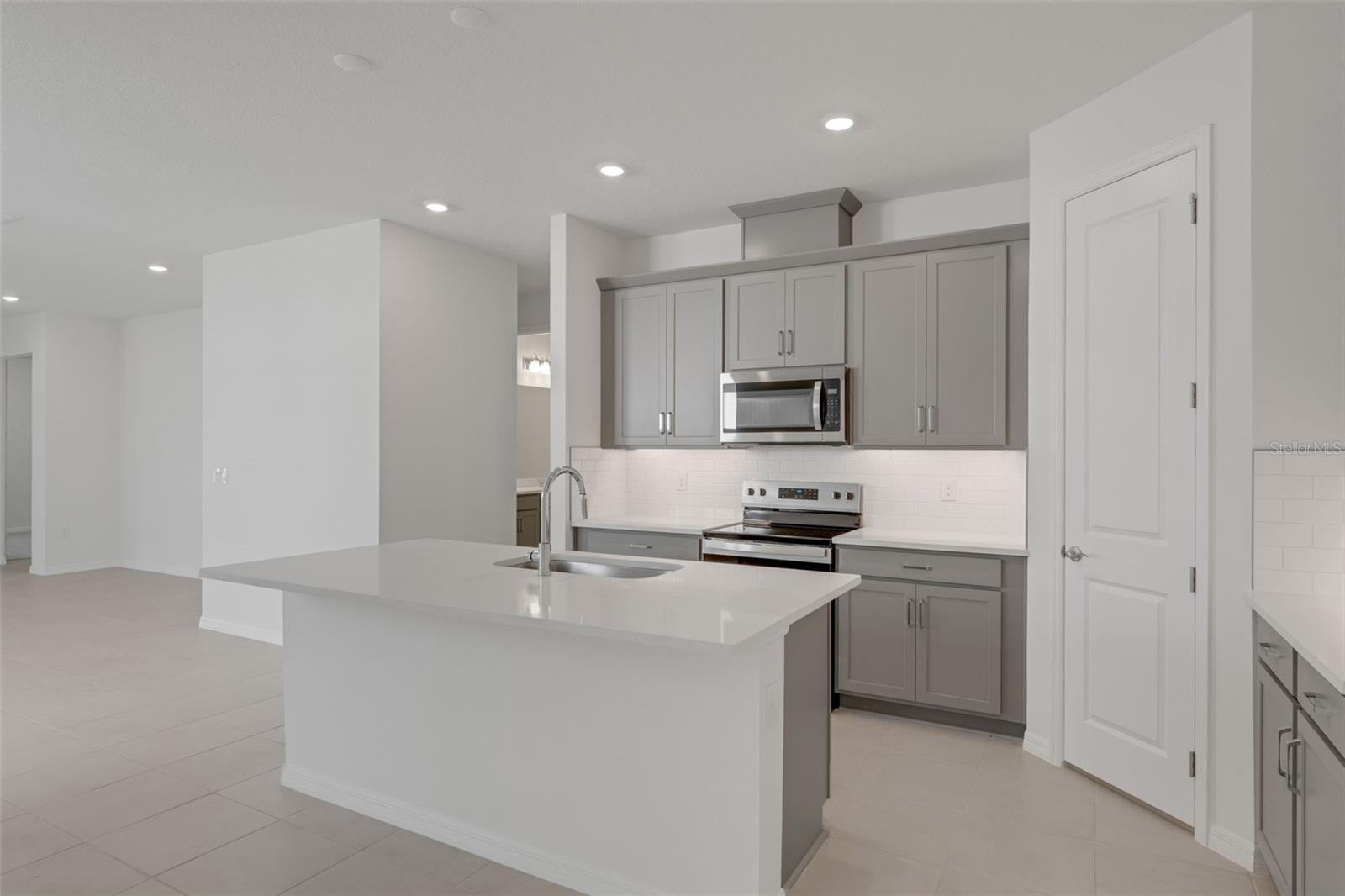 8124 SUNNY POINT TRL — photo 19