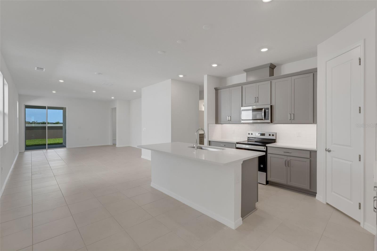 8124 SUNNY POINT TRL — photo 10