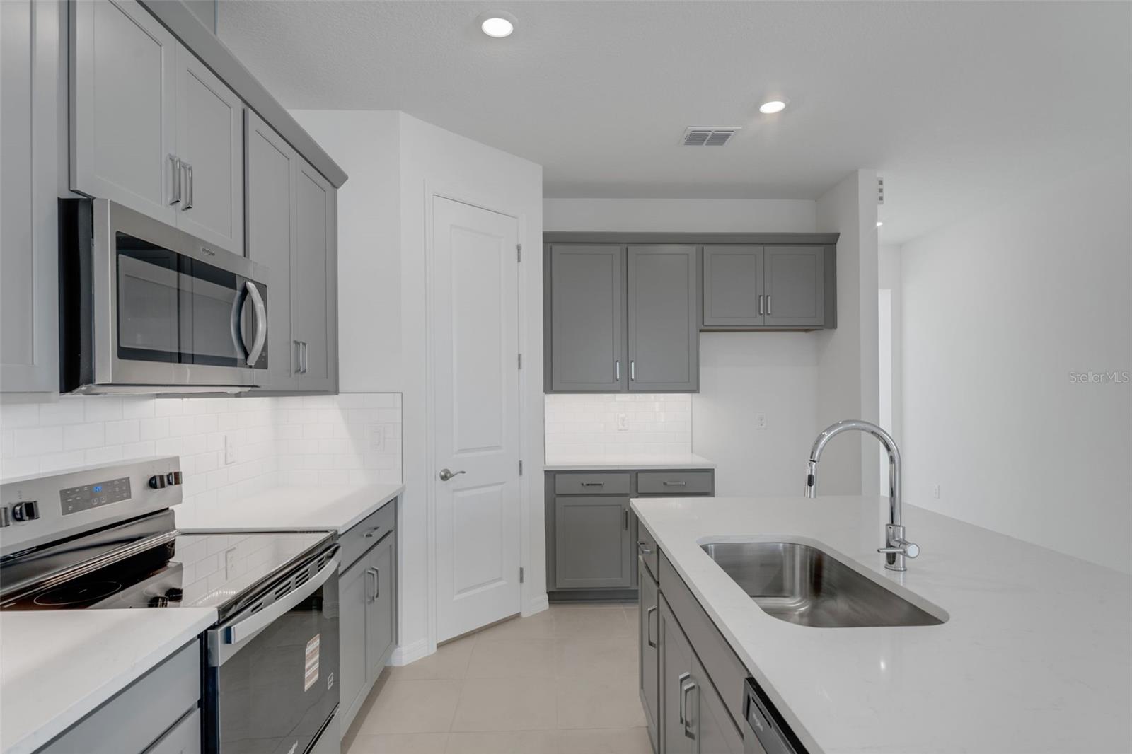 8124 SUNNY POINT TRL — photo 21