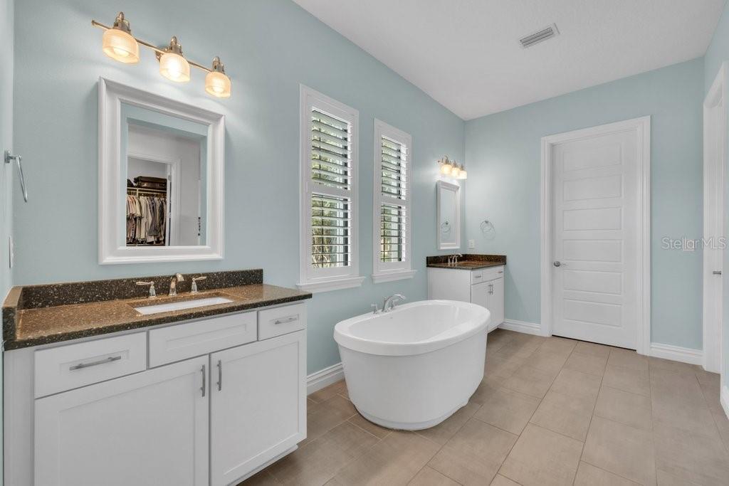 5201 ALAFIA FALLS DR — photo 27