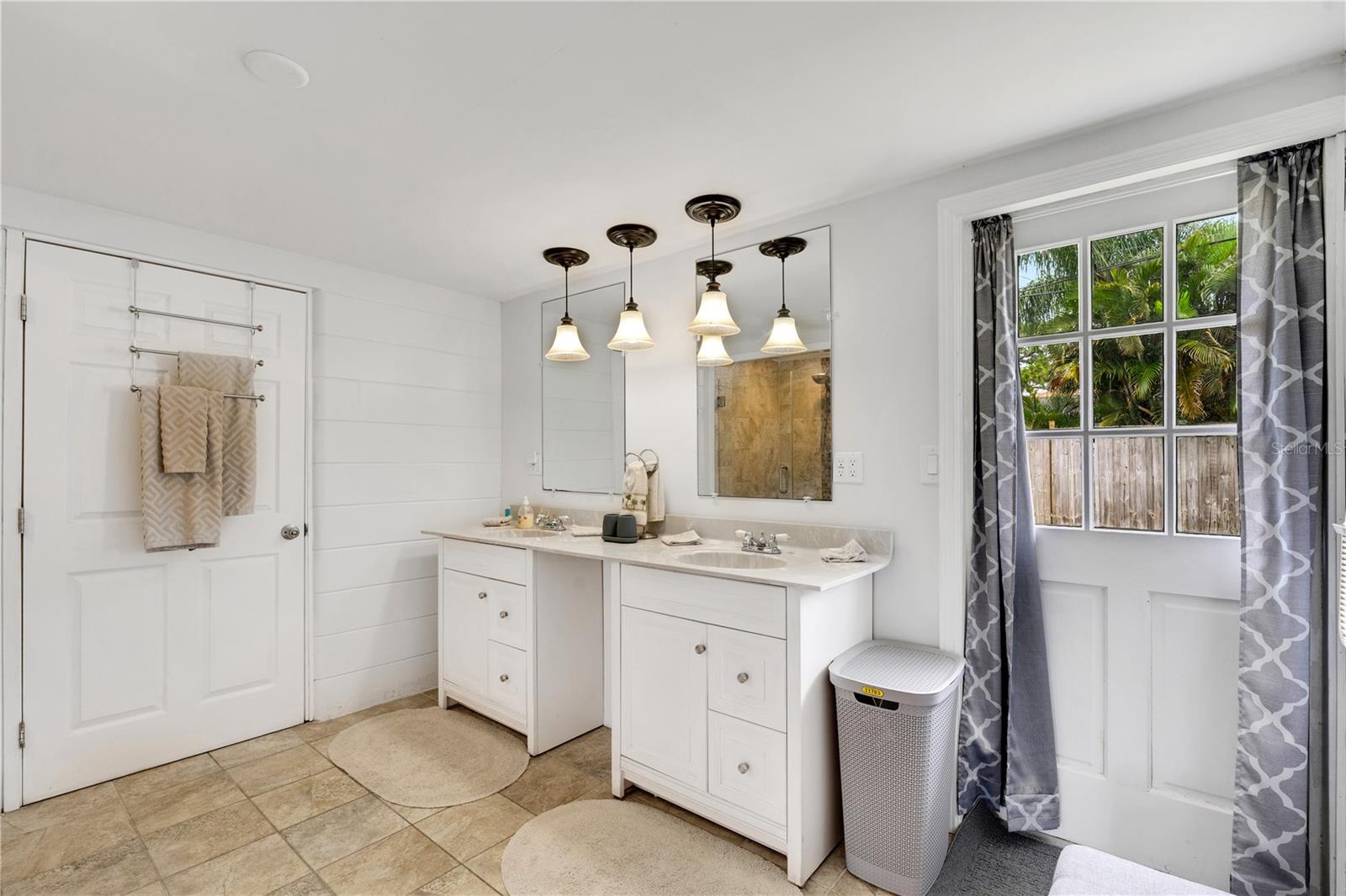 2830 SIESTA DR — photo 16