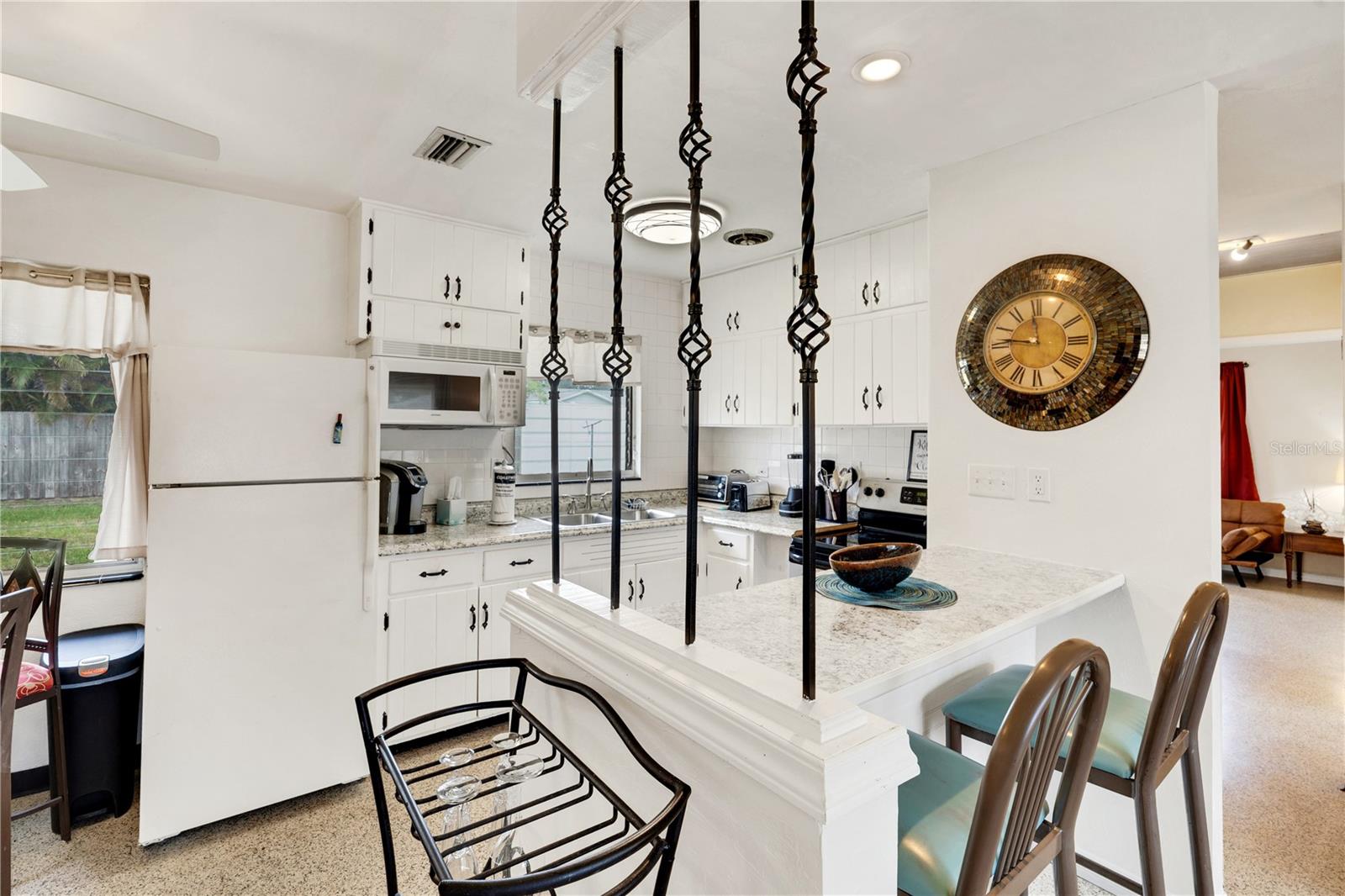 2830 SIESTA DR — photo 8