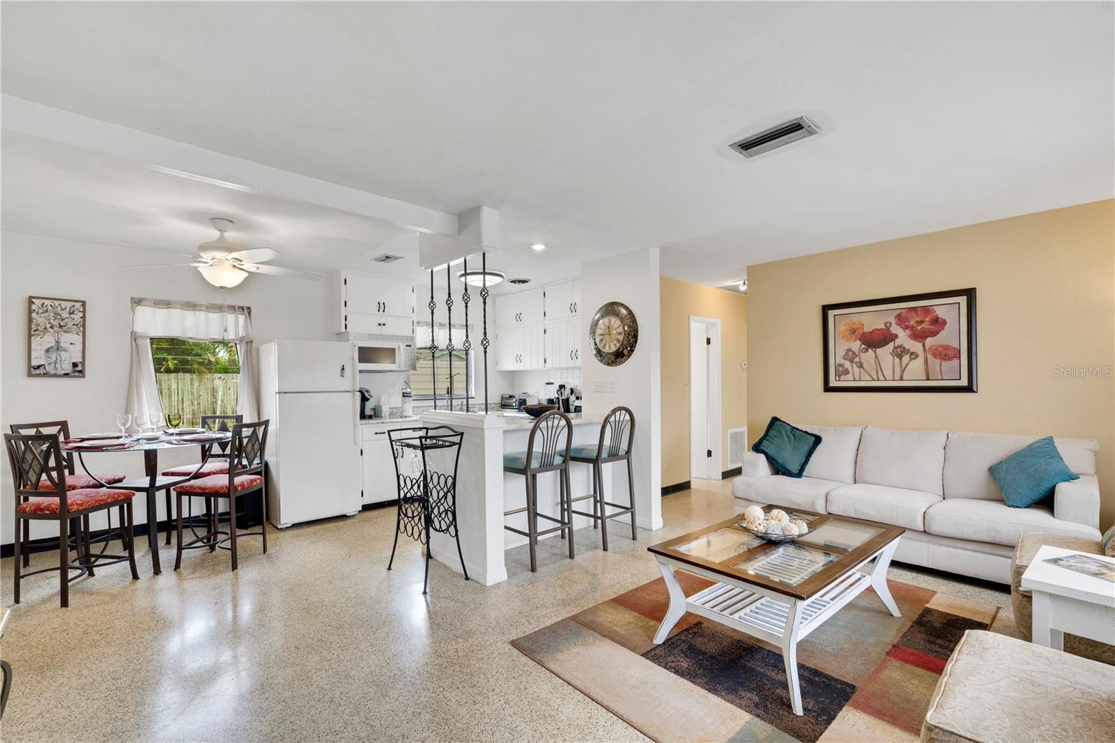 2830 SIESTA DR — photo 3