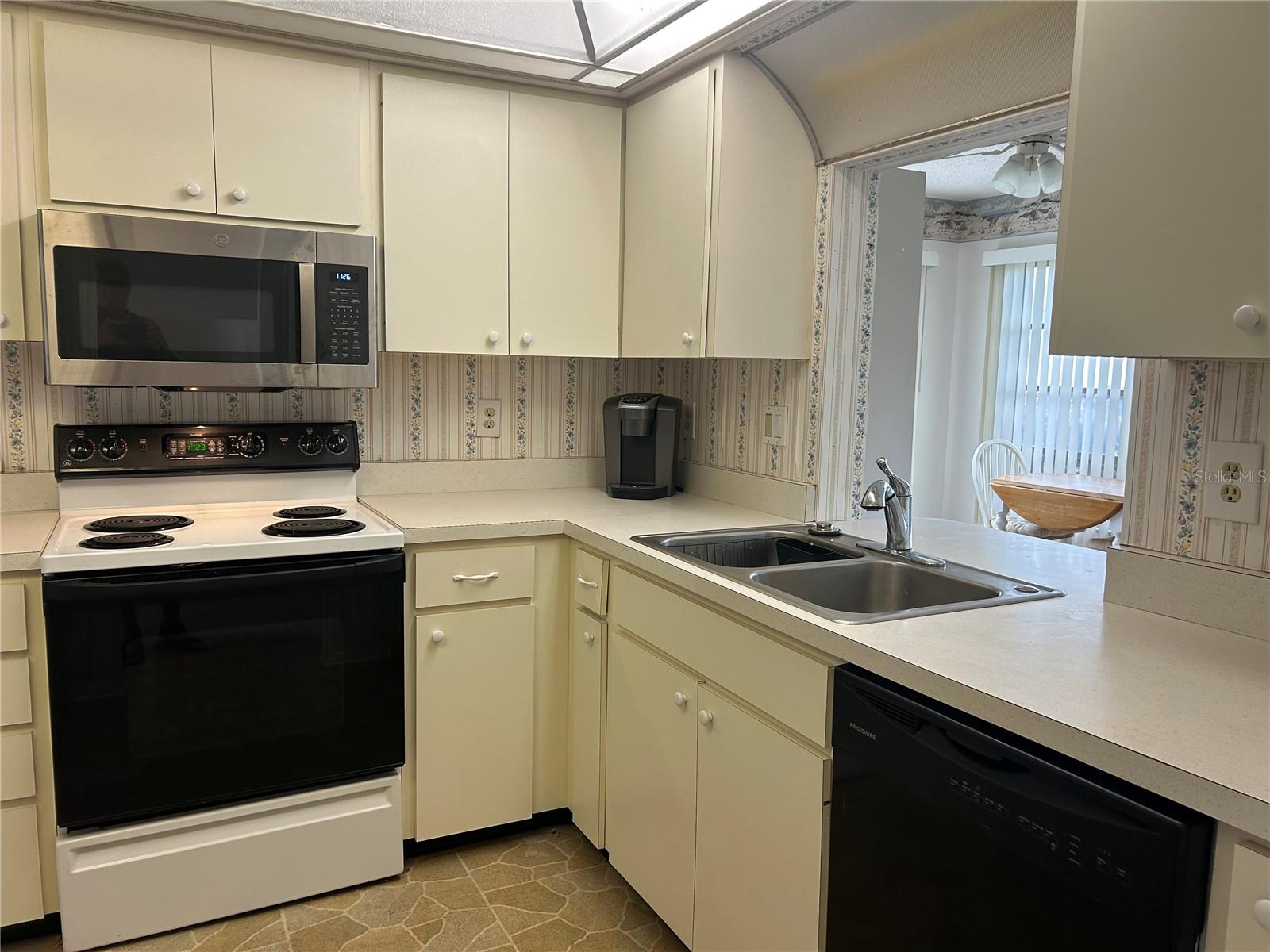 1548 GRAND BLVD #109 — photo 12