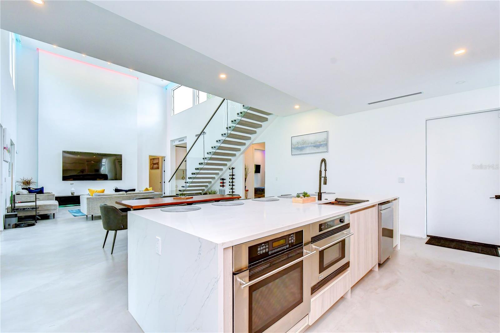 6805 NEW YORK DR — photo 17