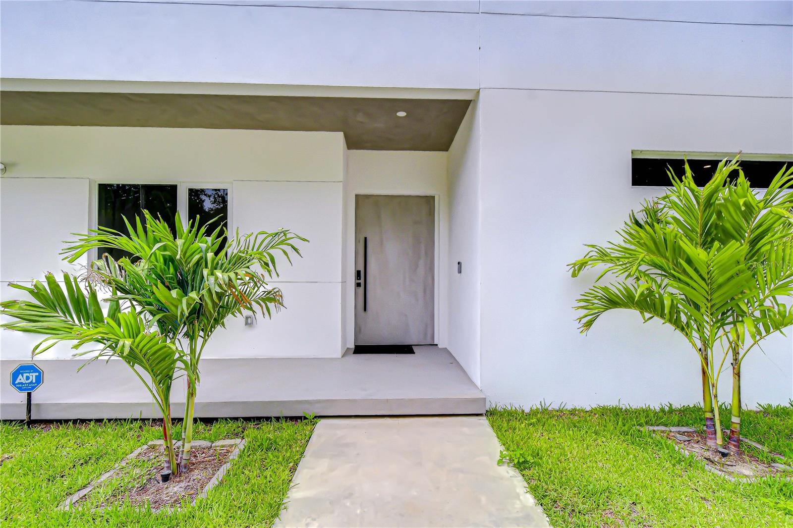 6805 NEW YORK DR — photo 2