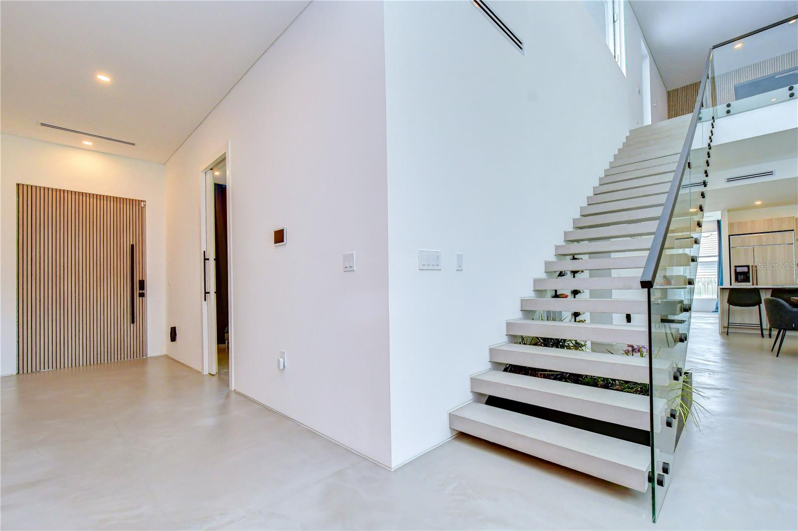 6805 NEW YORK DR — photo 7