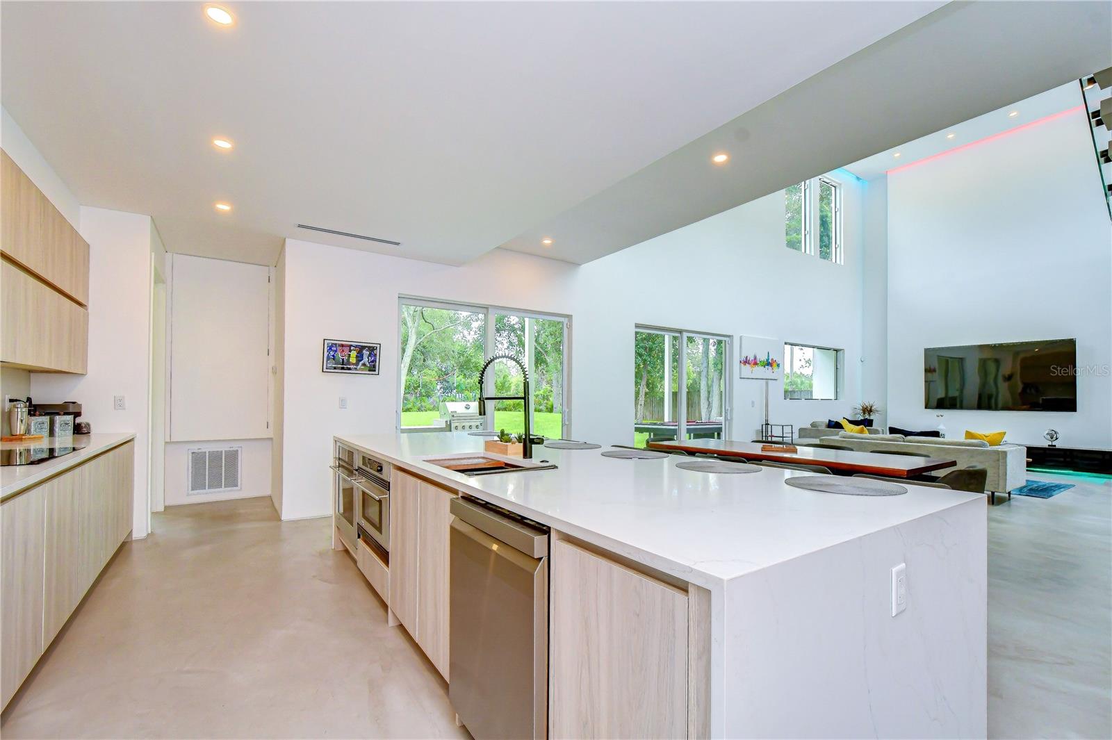 6805 NEW YORK DR — photo 14