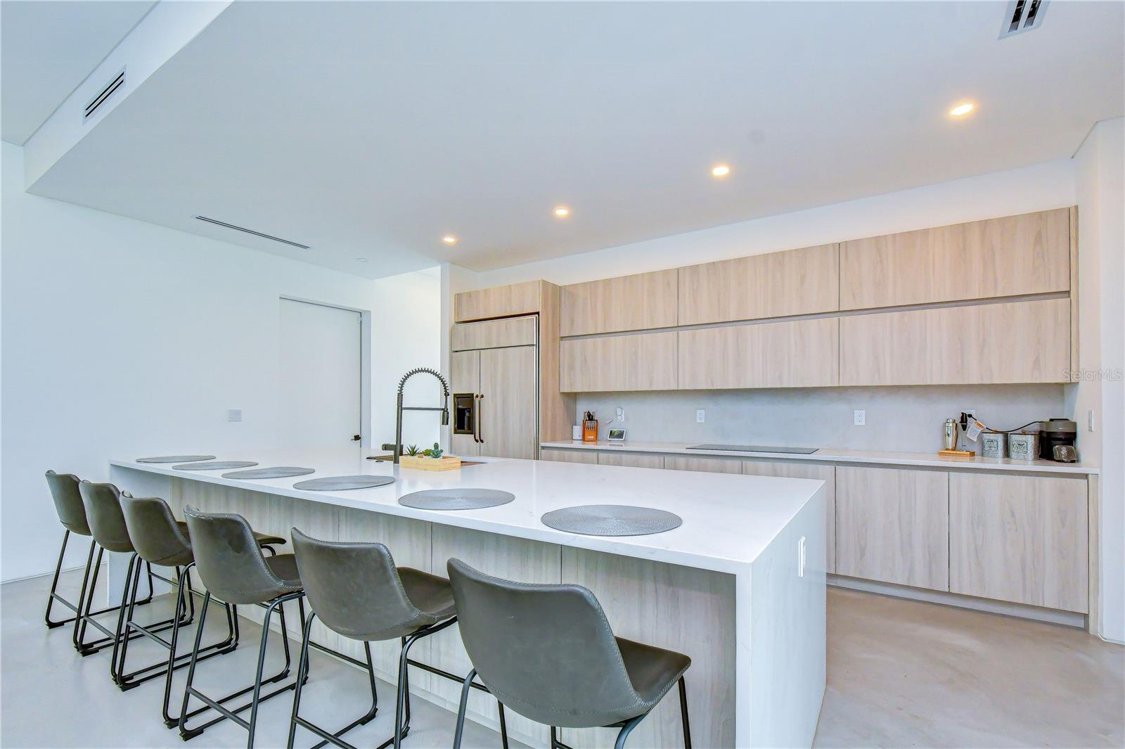 6805 NEW YORK DR — photo 13
