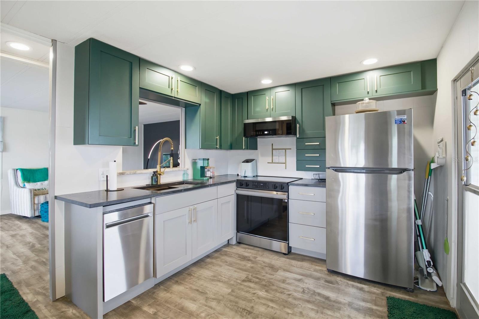 5402 CHATEAU LN — photo 3