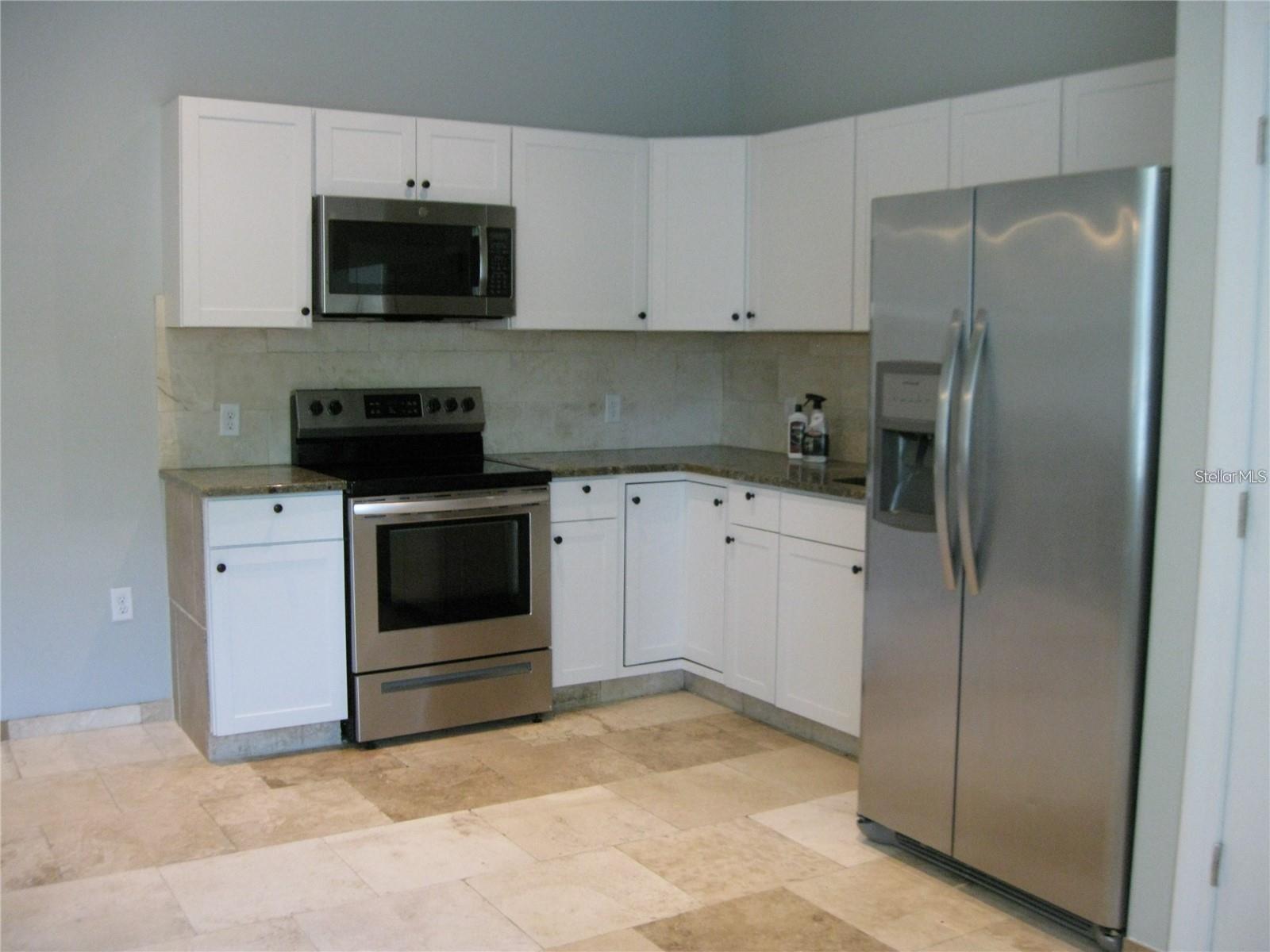 2009 COCOANUT AVE #2 — photo 3