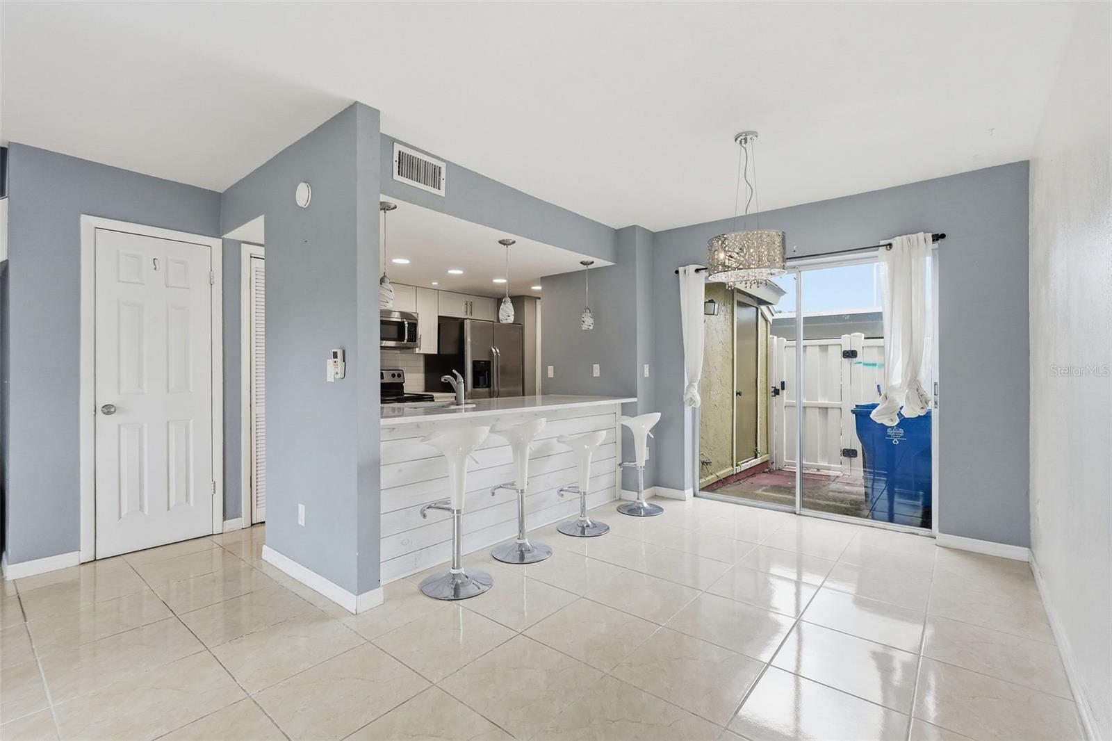 6902 EL CENTRO CT — photo 8