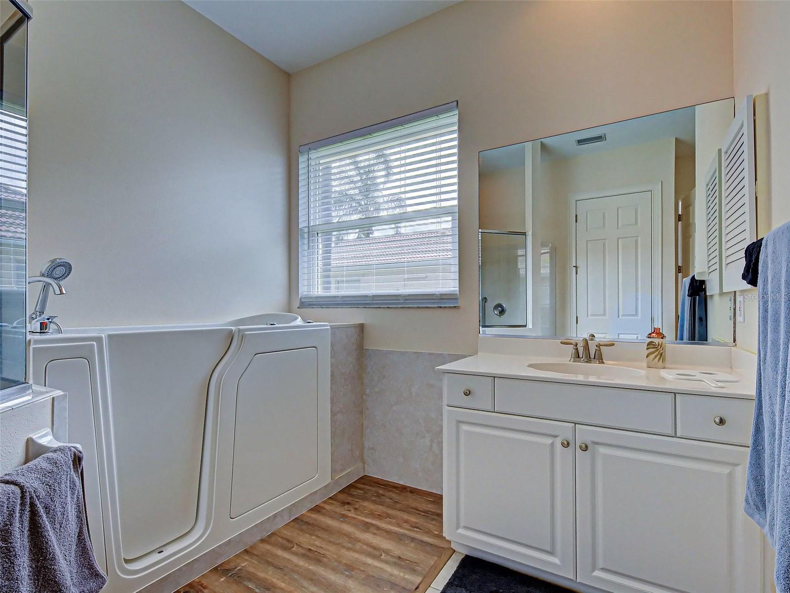 5017 BELLA TERRA DR — photo 33