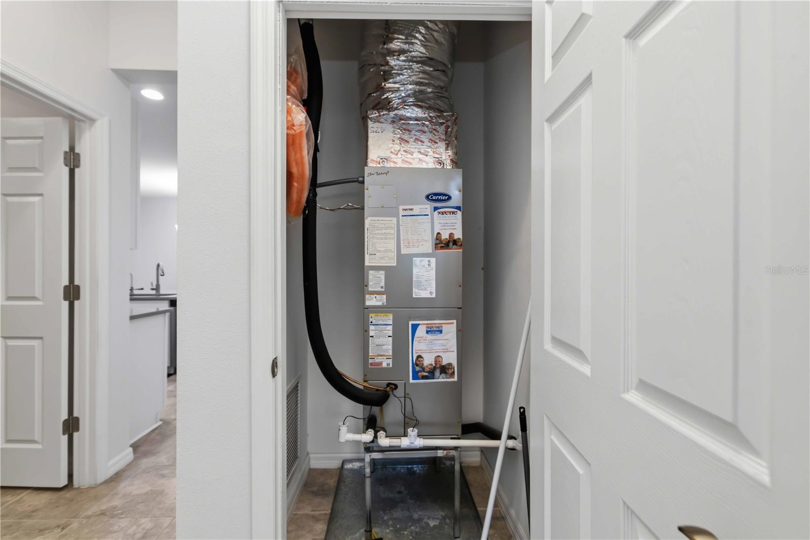 8512 CACHE DR — photo 38