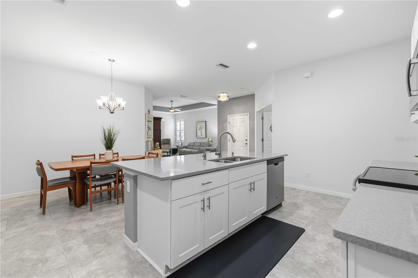8512 CACHE DR — photo 20