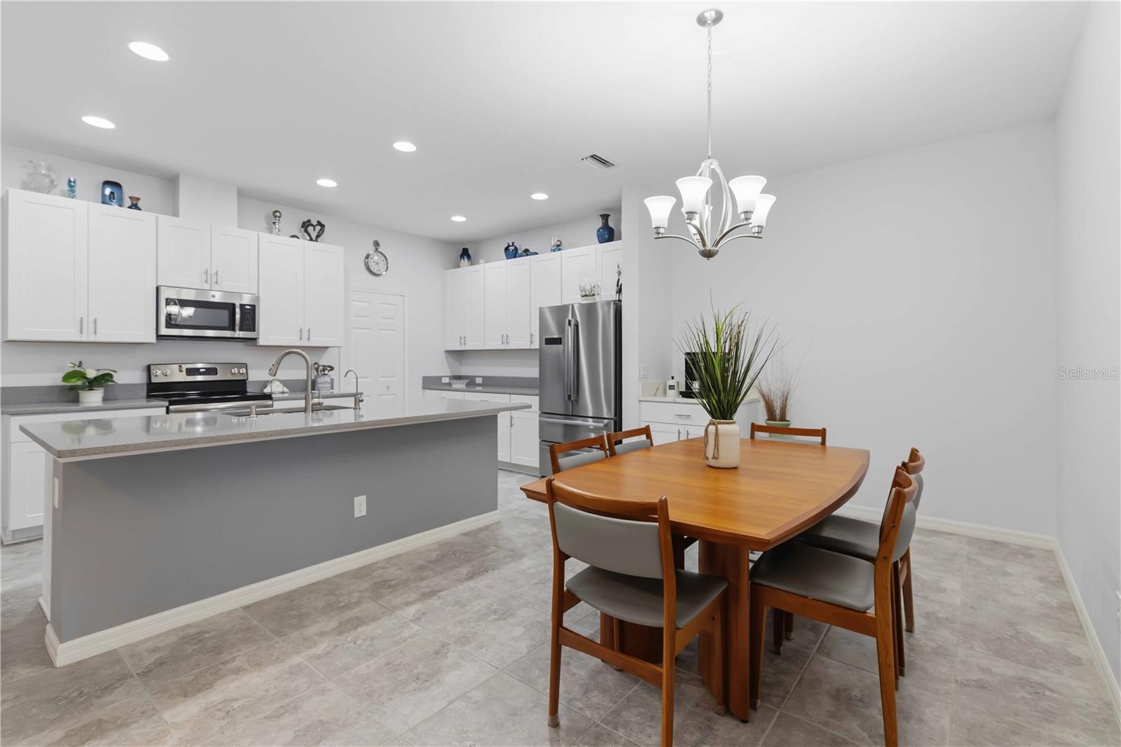 8512 CACHE DR — photo 14